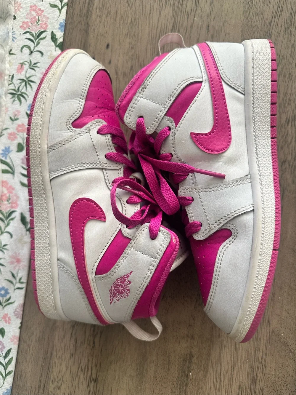JORDAN 1 MID PS 'FIRE PINK Youth Shoes 2.5Y